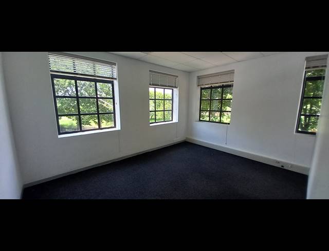 364M² OFFICE TO LET IN LYME PARK